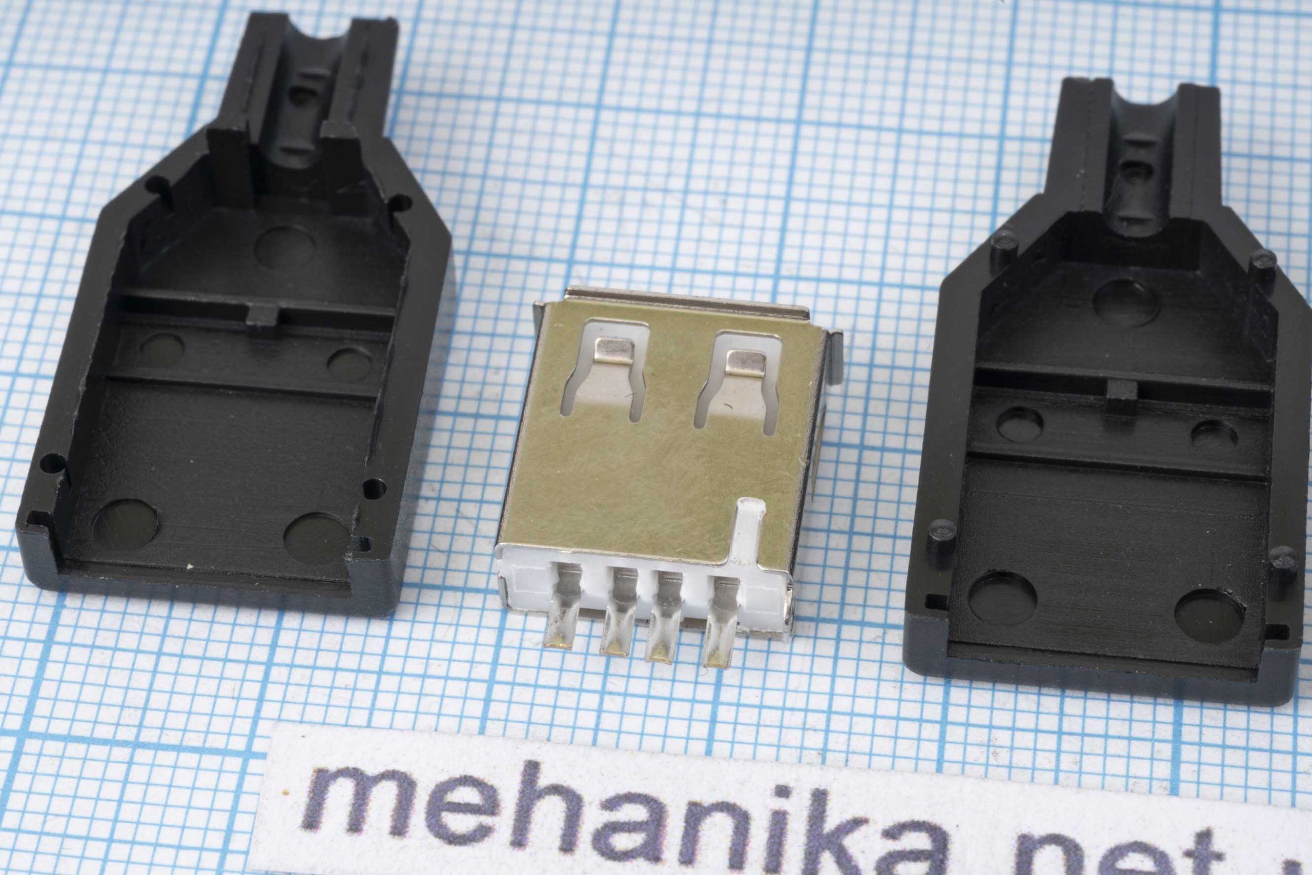 Роз'єм гніздо USB-AF, чорний з розбірним корпусом та кабельним введенням