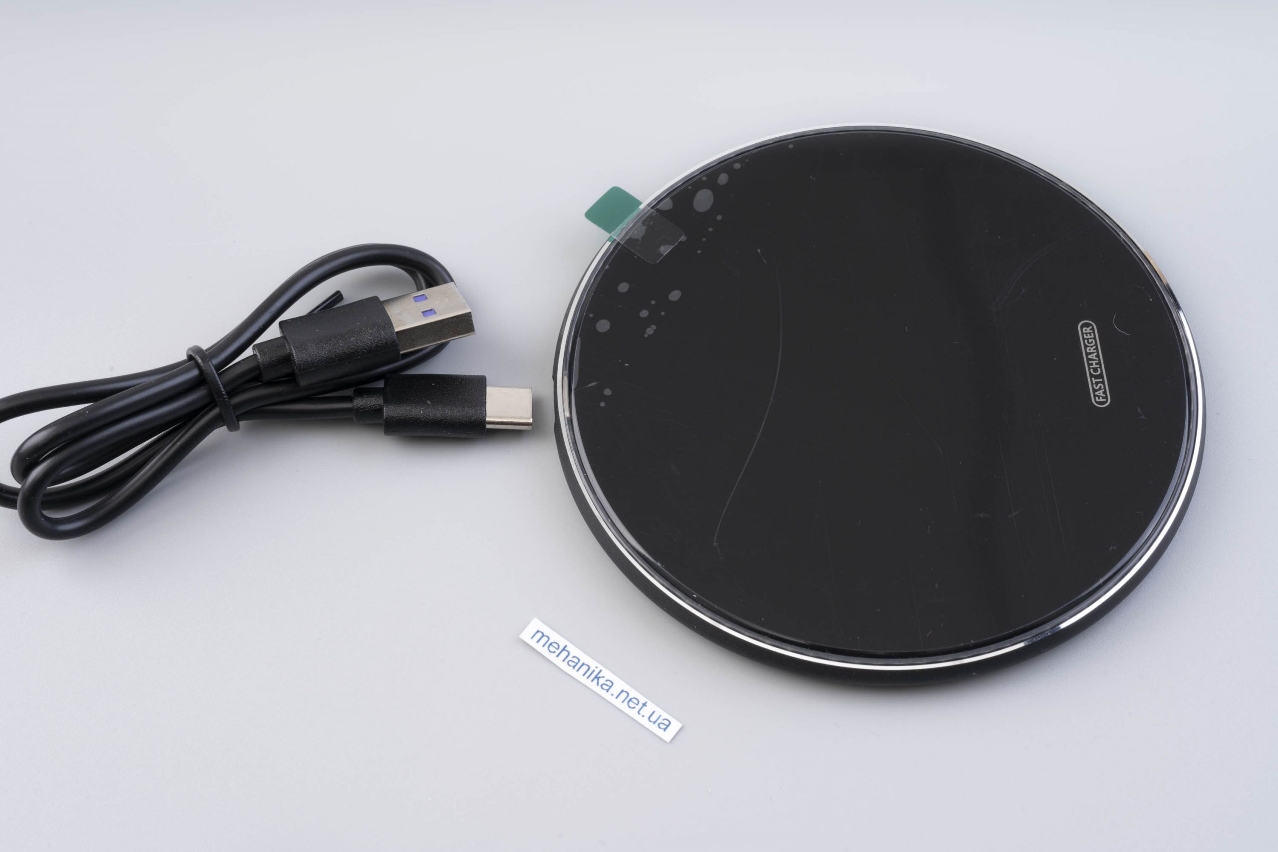 Бездротовий зарядний пристрій з LED індикацією, настільний, Type-C, діаметр 10 см, чорний глянець