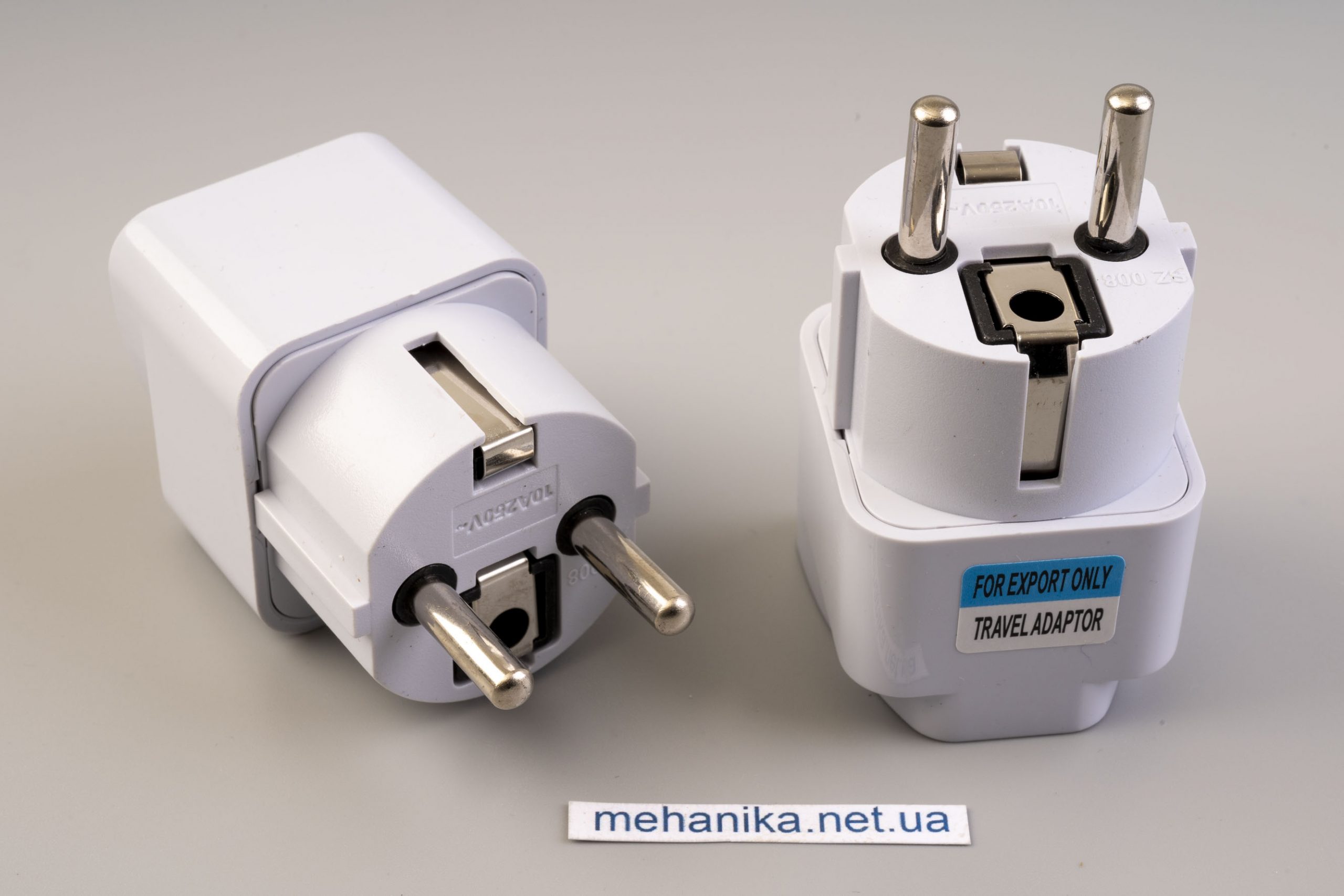 Перехідник 220V/16A з китайської вилки на євро Ф4.8мм, білий