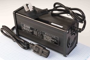 Зарядний пристрій для акумуляторів LiFePO4 16S/58.4V/12A 770W, з індикатором заряду